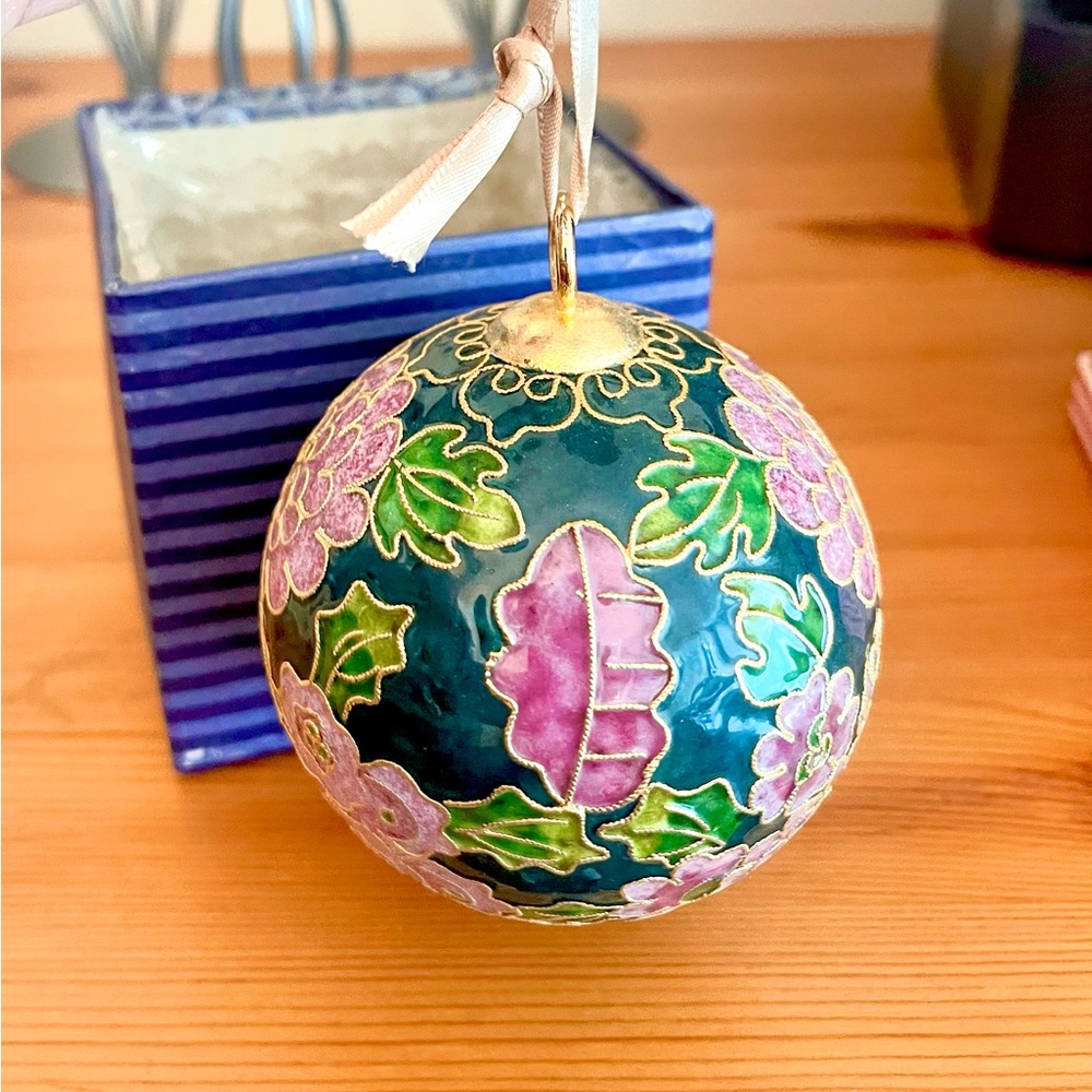 Nicki Yassaman NYCO Cloisonné Floral Ball Christmas Ornament 2” EUC